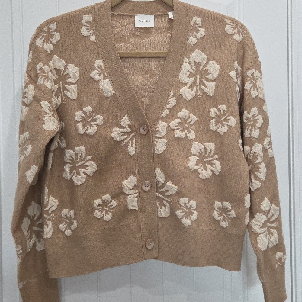 Cyrus Womans Teztured Floral Cardigan, Size Small